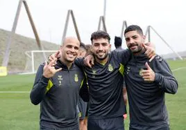 Sandro, Munir y Álex Suárez, sonrientes en el entrenamiento de este viernes en Barranco Seco.