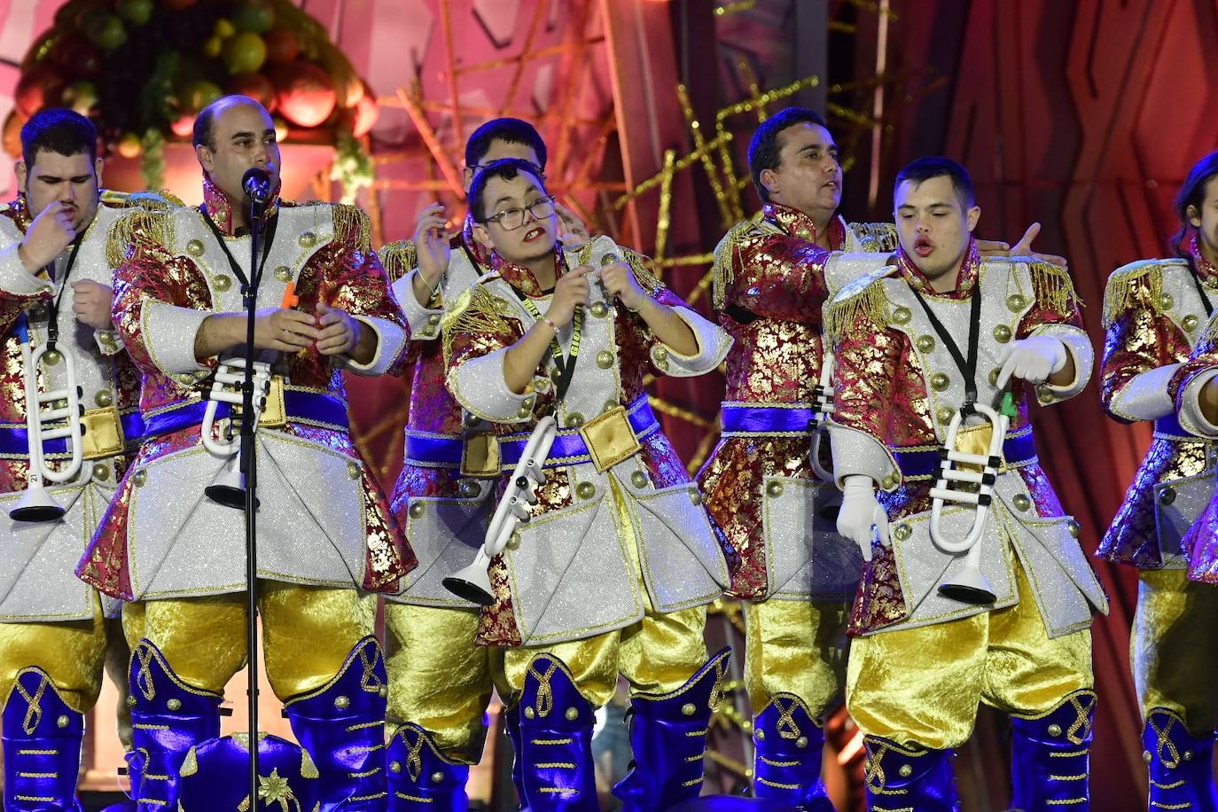 El carnaval de integración reparte ilusión en el escenario del Puerto