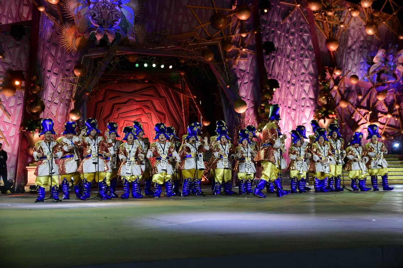 El carnaval de integración reparte ilusión en el escenario del Puerto