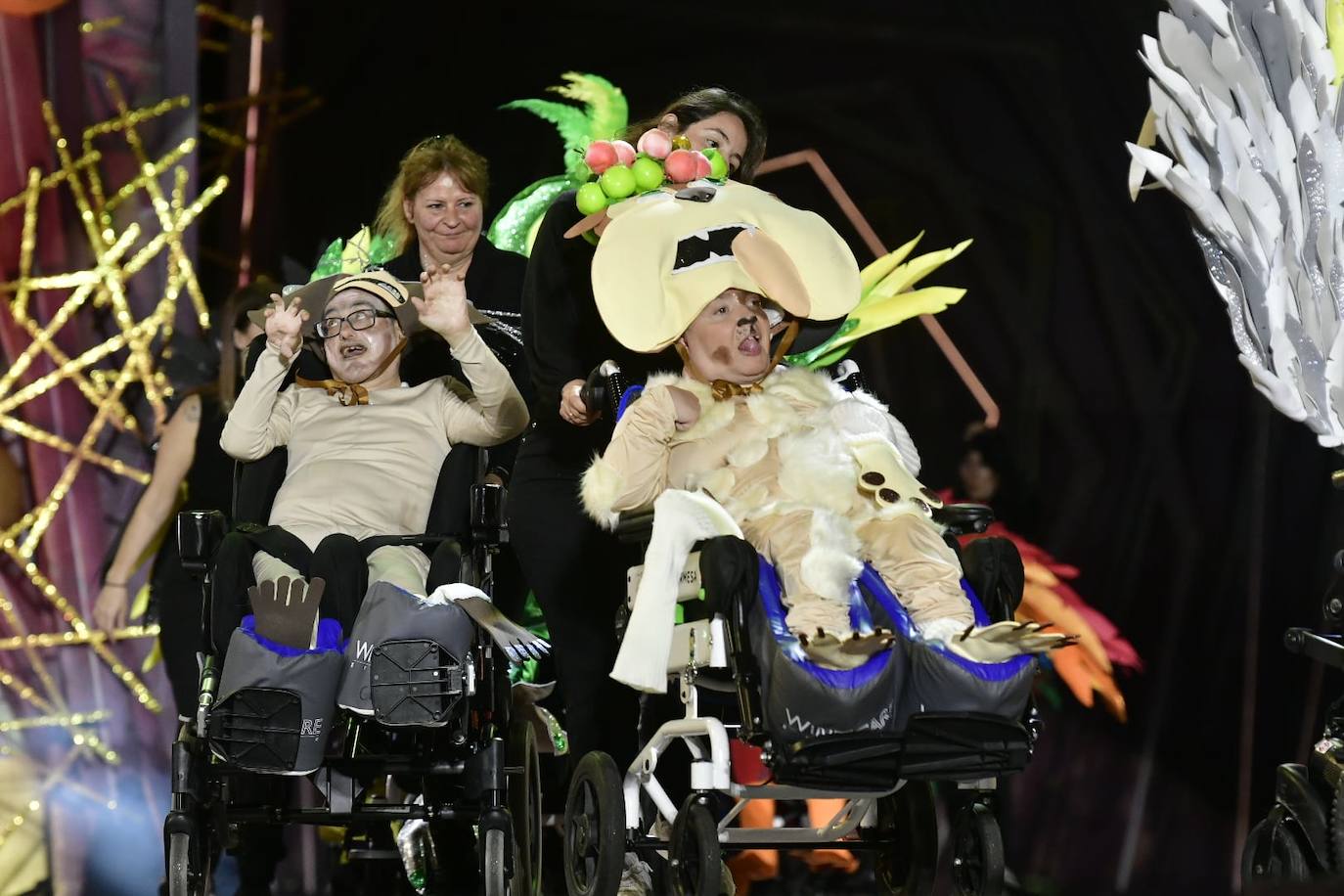 El carnaval de integración reparte ilusión en el escenario del Puerto