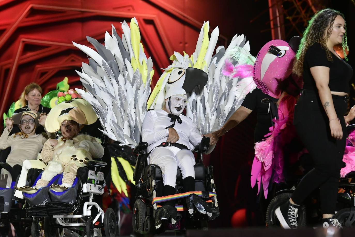 El carnaval de integración reparte ilusión en el escenario del Puerto