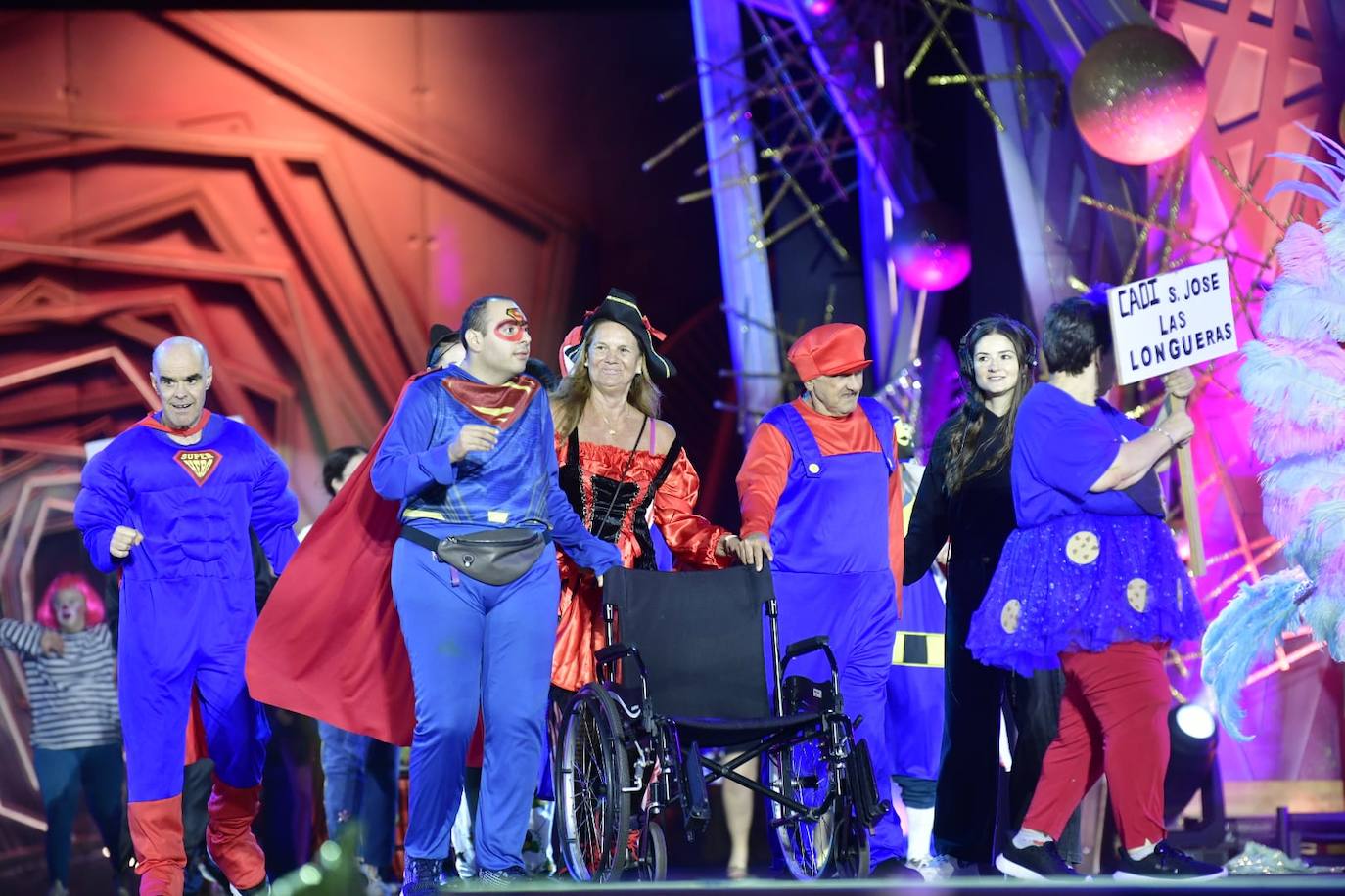 El carnaval de integración reparte ilusión en el escenario del Puerto