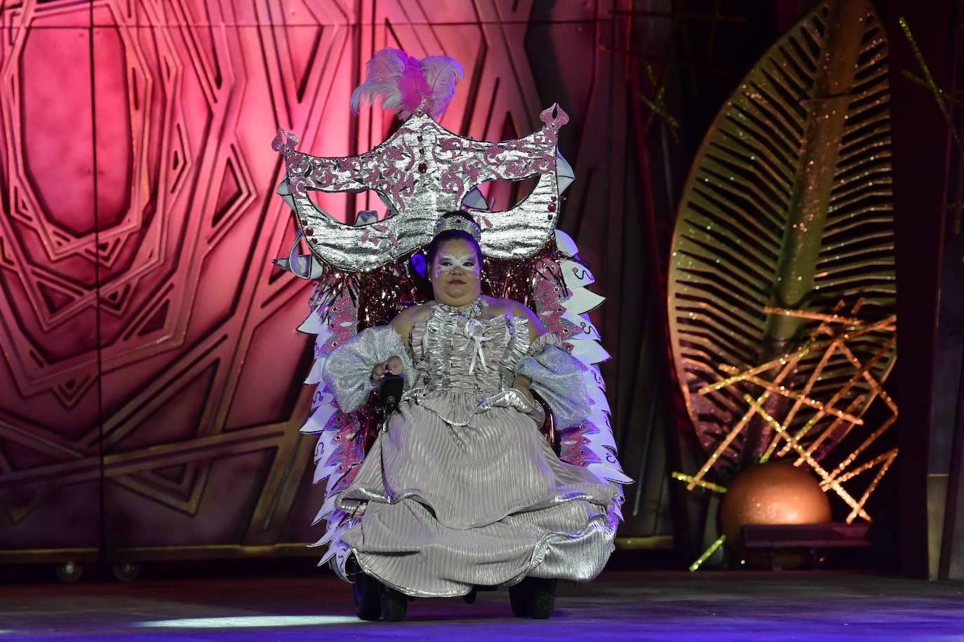 El carnaval de integración reparte ilusión en el escenario del Puerto