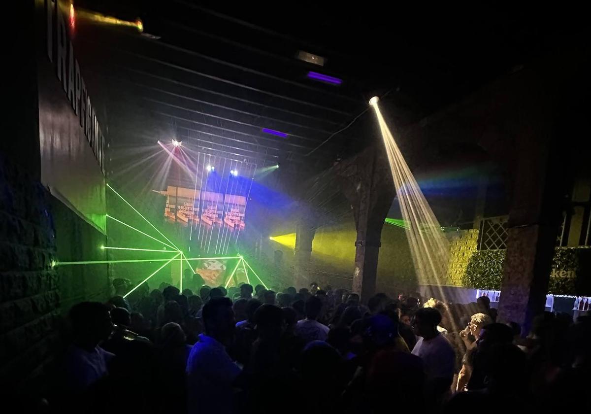 Puerto del Rosario precinta una discoteca donde se identificaron 38 menores