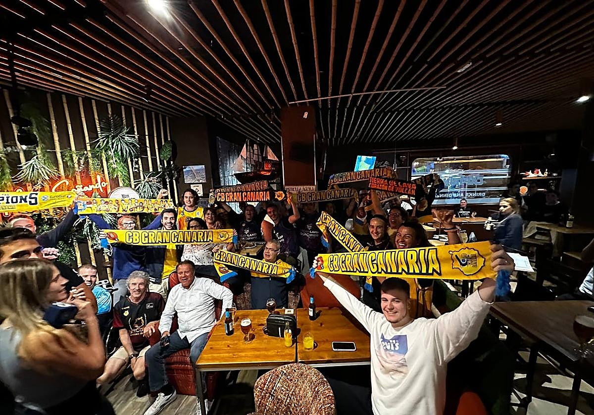 La marea amarilla disfruta en el Captain 13