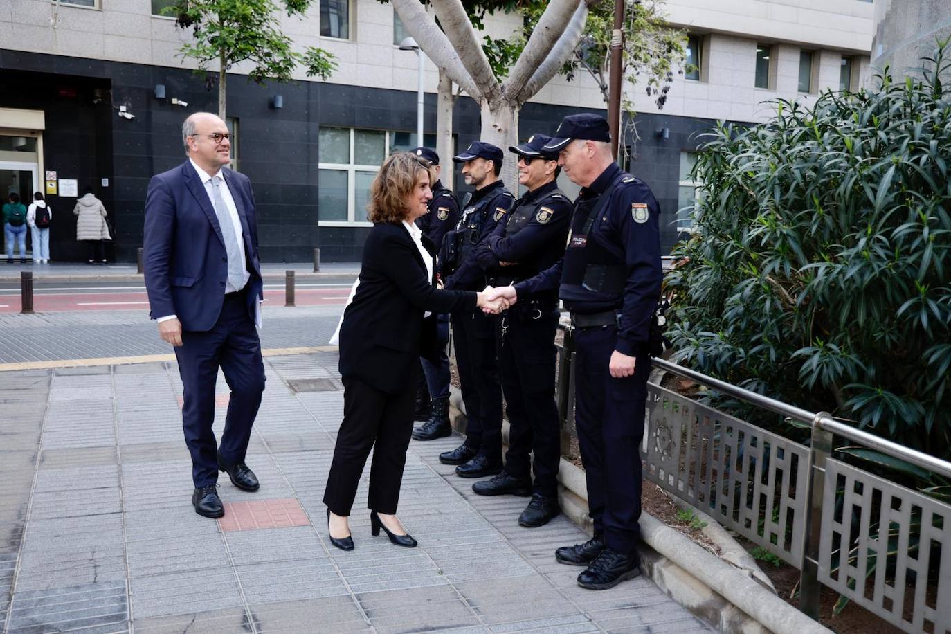 El encuentro de Fernando Clavijo y Teresa Ribera, en imágenes