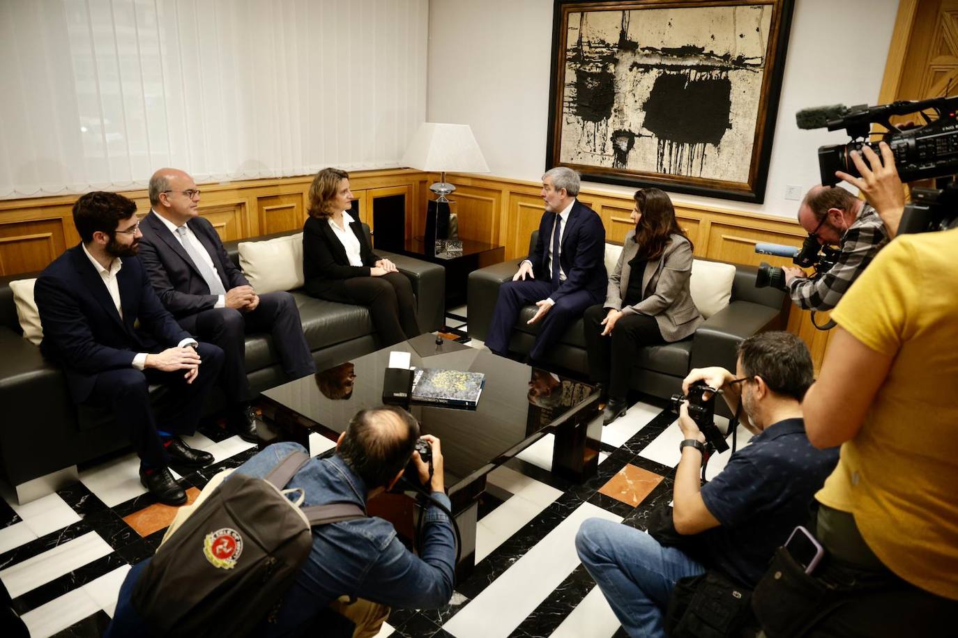 El encuentro de Fernando Clavijo y Teresa Ribera, en imágenes