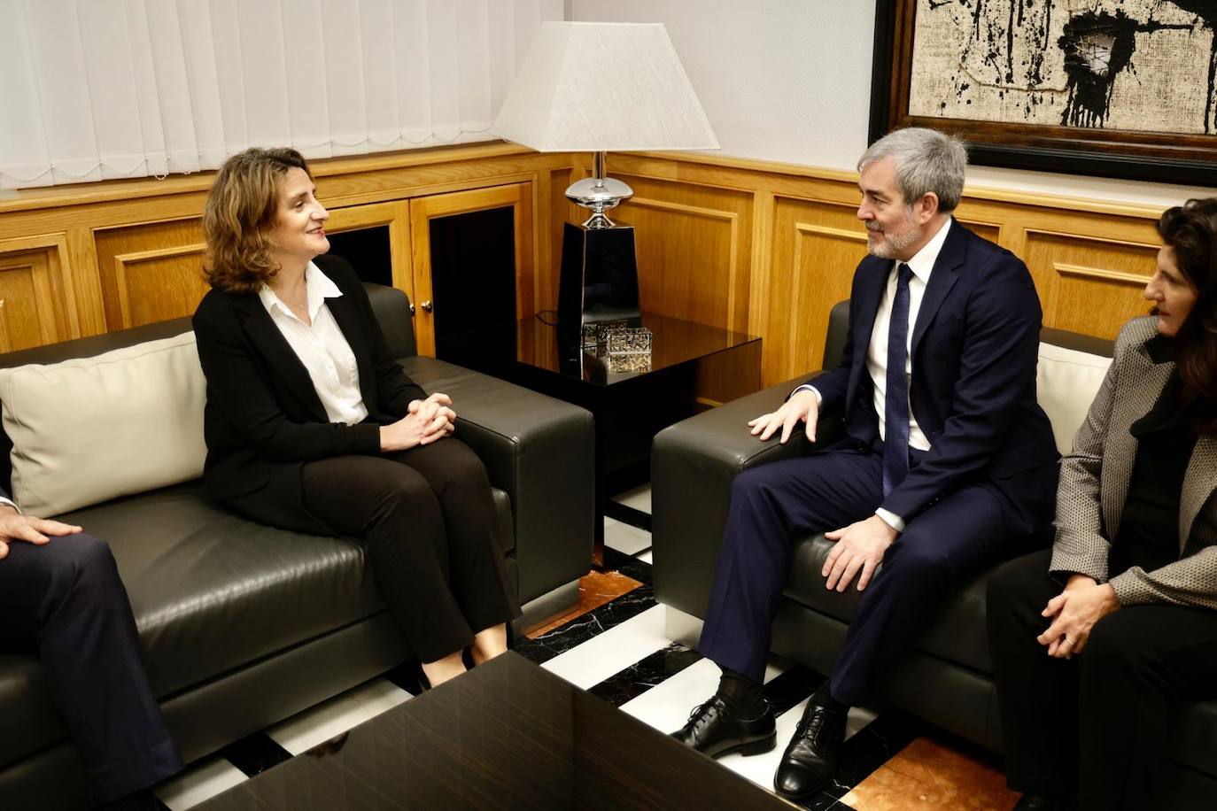 El encuentro de Fernando Clavijo y Teresa Ribera, en imágenes