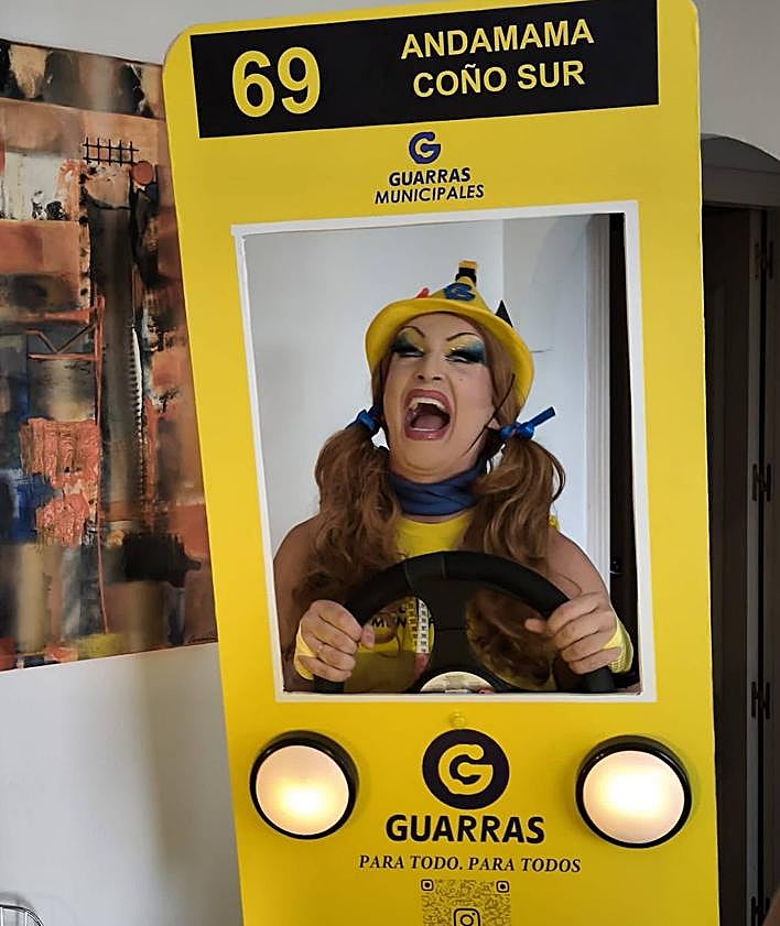 Imagen secundaria 2 - Diversos momentos de la nueva fantasía dada a conocer en el carnaval de Las Palmas de Gran Canaria. 