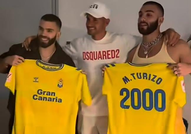 Vitolo, Turizo y su hermano Julián con la camiseta de la UD Las Palmas.