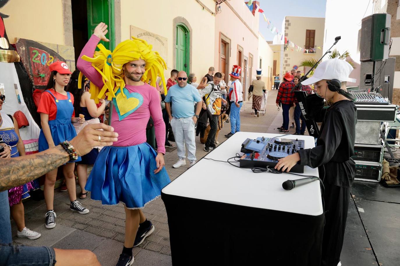 Aguimes vibra con su carnaval de día