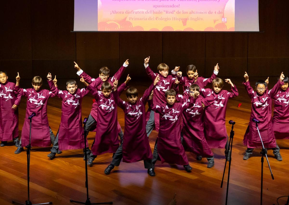 Imagen secundaria 1 - Los alumnos del Colegio Hispano Inglés deslumbran en la celebración del Año Nuevo Chino en la ULPGC