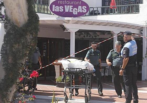 Traslado del cadáver de la víctima, el 1 de agosto de 2019.