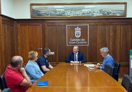 Augusto Hidalgo se reunió con representantes vecinales.