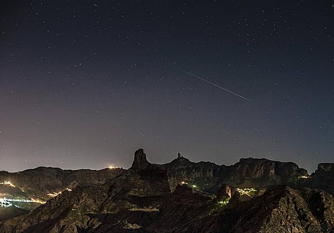 Visión nocturna de las cumbres de Gran Canaria y algunos de sus iconos.