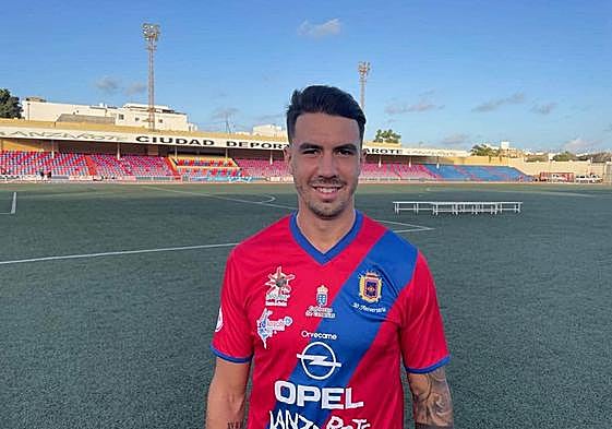 Gonzalo Di Renzo se marcha de la UD Lanzarote en dirección a Galicia.