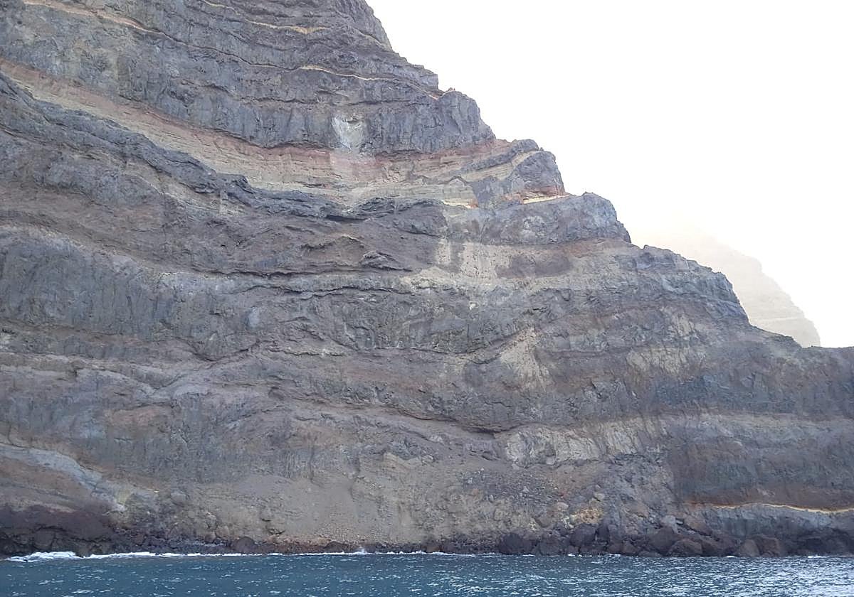 Fuerte desprendimiento detrás de El Roque de la playa de La Aldea