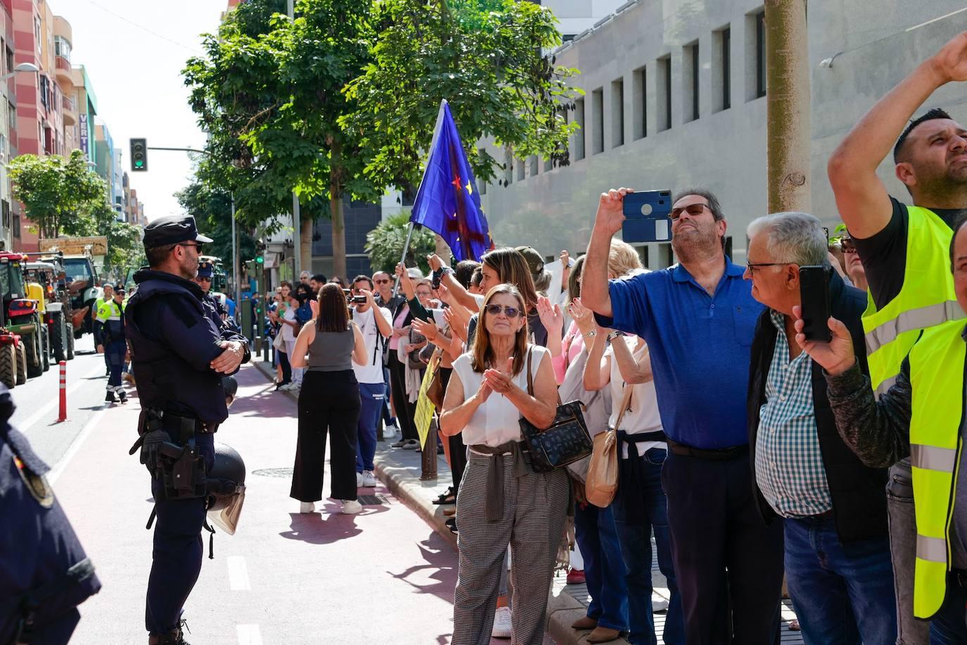 La tractorada toma la capital grancanaria en protesta por la situación del campo
