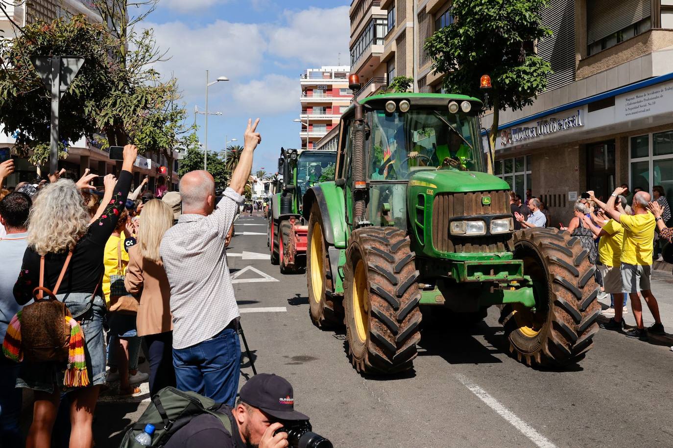 La tractorada toma la capital grancanaria en protesta por la situación del campo