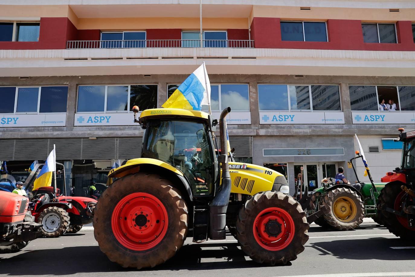 La tractorada toma la capital grancanaria en protesta por la situación del campo