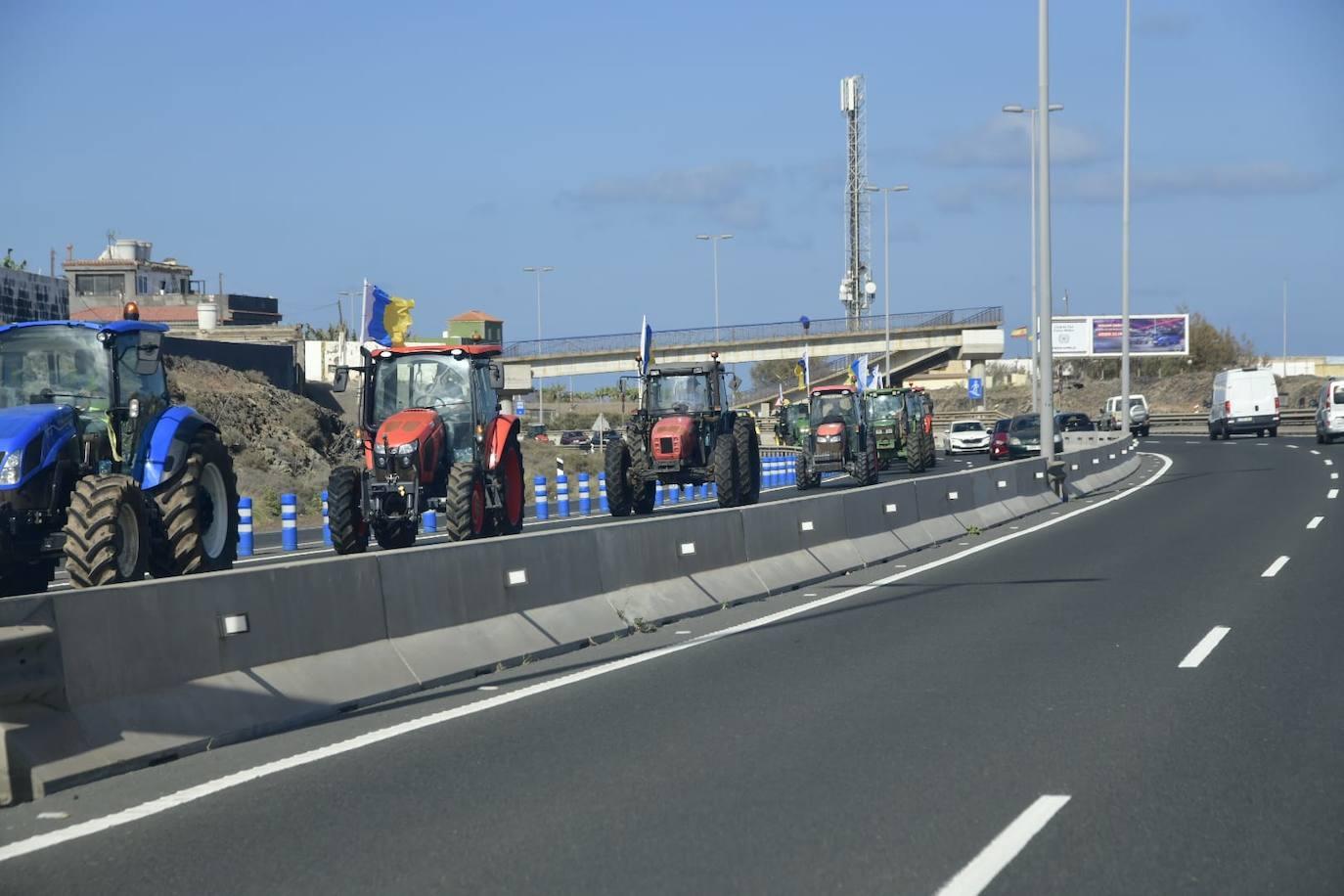 La tractorada toma la capital grancanaria en protesta por la situación del campo