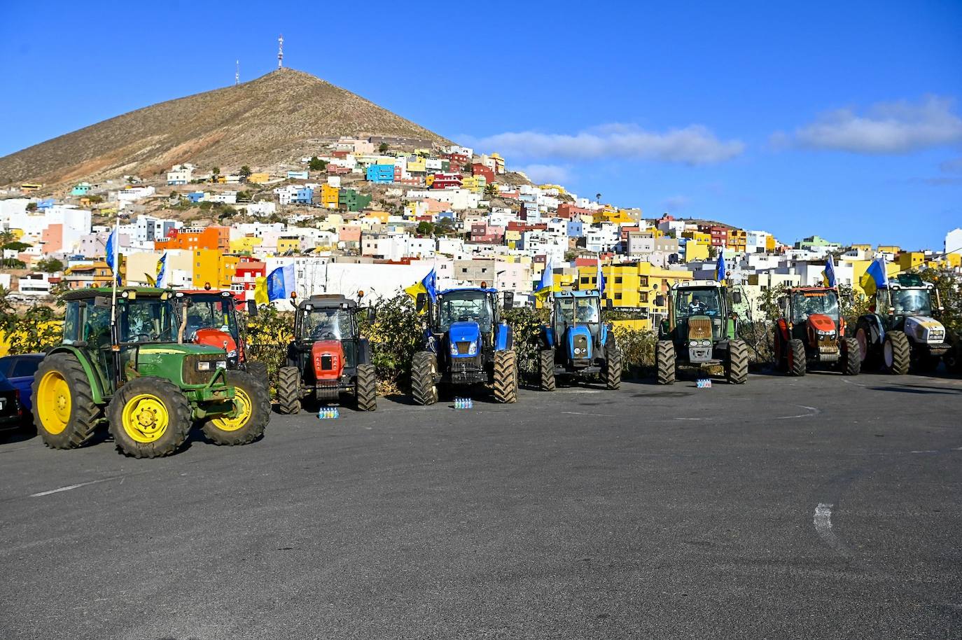 La tractorada toma la capital grancanaria en protesta por la situación del campo