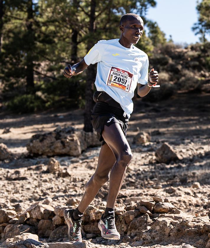 Imagen secundaria 2 - Triunfos incontestables de Jennifer Lichter y Robert Pkemoi en la Marathon de The North Face Transgrancanaria