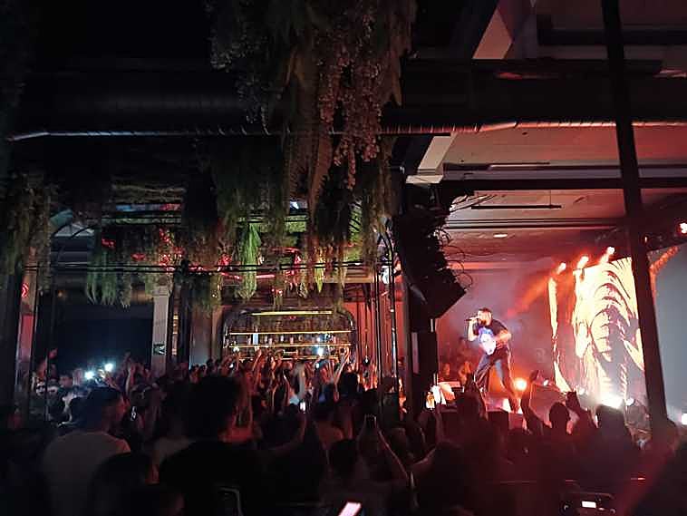 El artista Abhir Hathi en la sala Alboroto de la capital grancanaria.