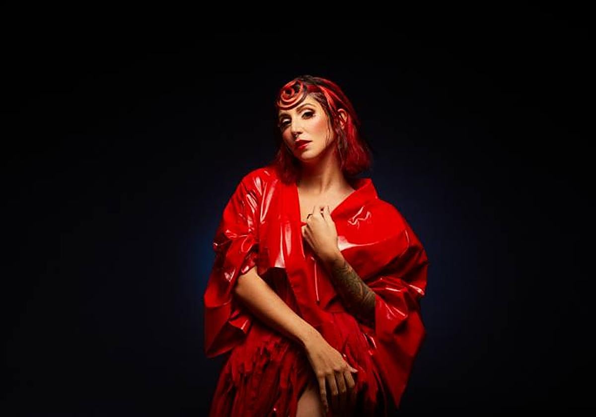 La cantante Bely Basarte presentará su nuevo disco, titulado 'Bomba de Humo'.