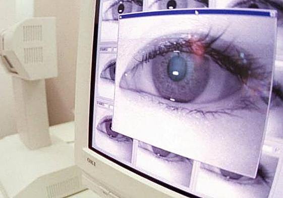 Imagen de archivo de un sistema de acceso a través del iris.