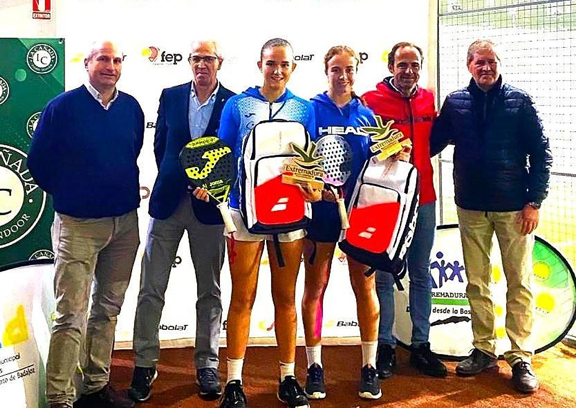 Las hermanas Eugenio, con sus distinciones en Badajoz.