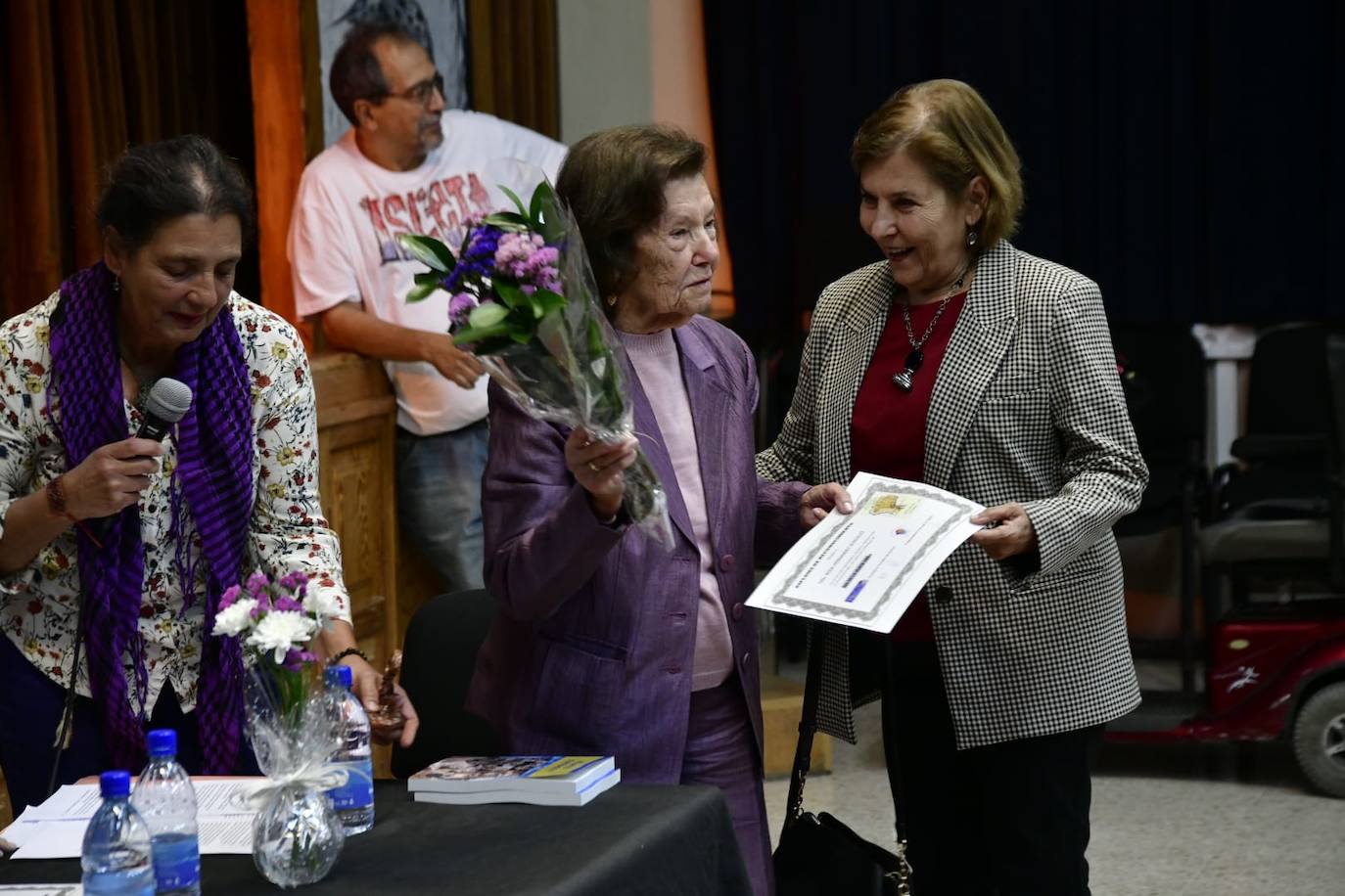 La Isleta reconoce en el día del barrio a vecinos destacados