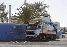Exterior de las instalaciones de Canal Gestión Lanzarote, en Las Caletas, dedicadas a desalar agua.