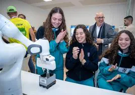 El presidente del Cabildo, Antonio Morales, giró una visita a Smart Green Island Makeathon.