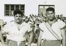 El Pollo de Máguez, a la derecha, con Heraclio Niz, Pollo de Arrecife, en 1967.