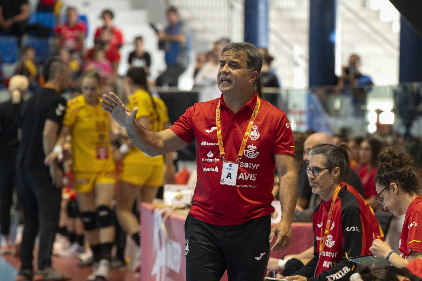 El seleccionador Ambros Martín, nacido en Lanzarote, durante el duelo.