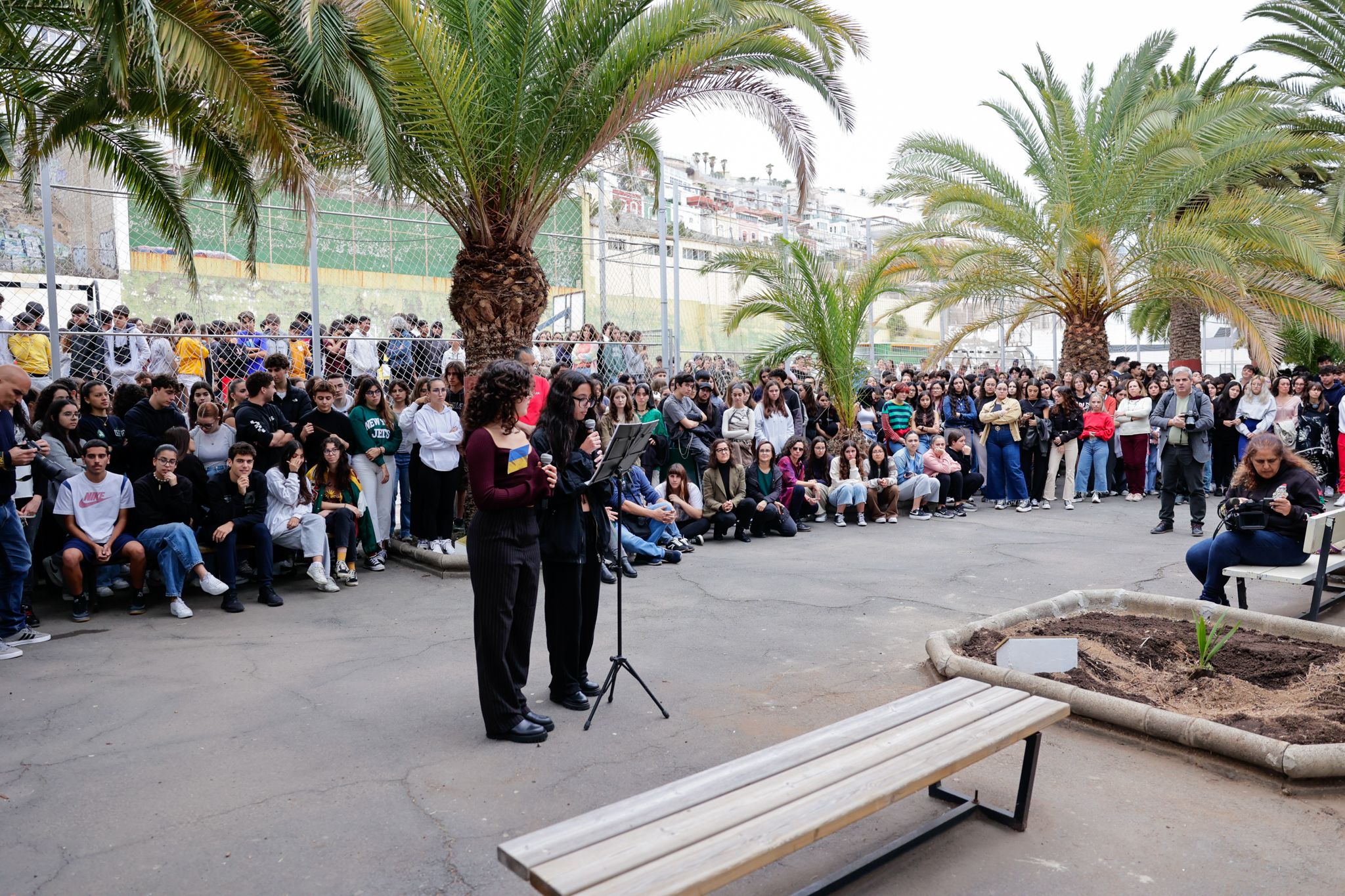 La visita de Ouided Bouchamaoui al IES Peréz Galdós, en imágenes
