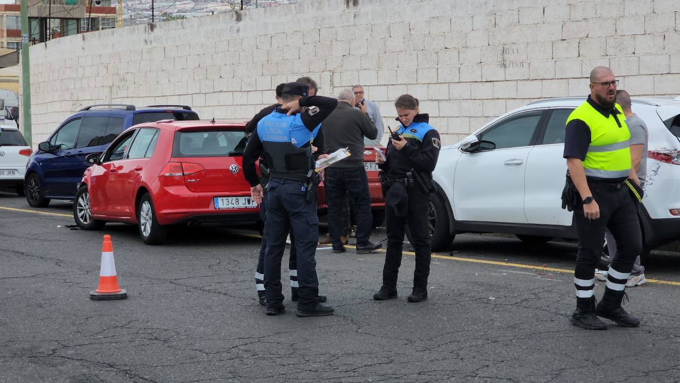Imagen secundaria 1 - Accidente en la calle Profesor Lozano, en El Sebadal, Las Palmas de Gran Canaria.