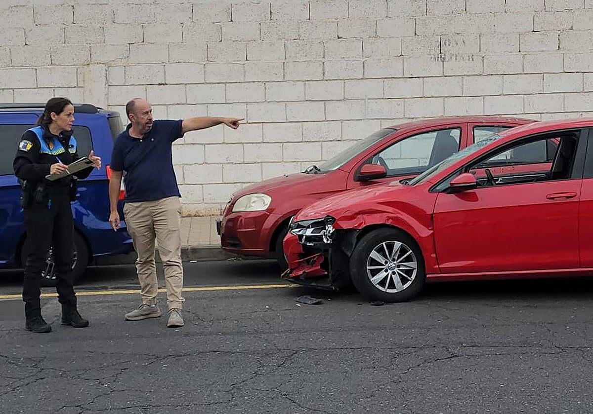 Imagen principal - Accidente en la calle Profesor Lozano, en El Sebadal, Las Palmas de Gran Canaria.