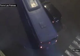 Imagen del accidente entre una guagua y un turismo en la capital grancanaria.