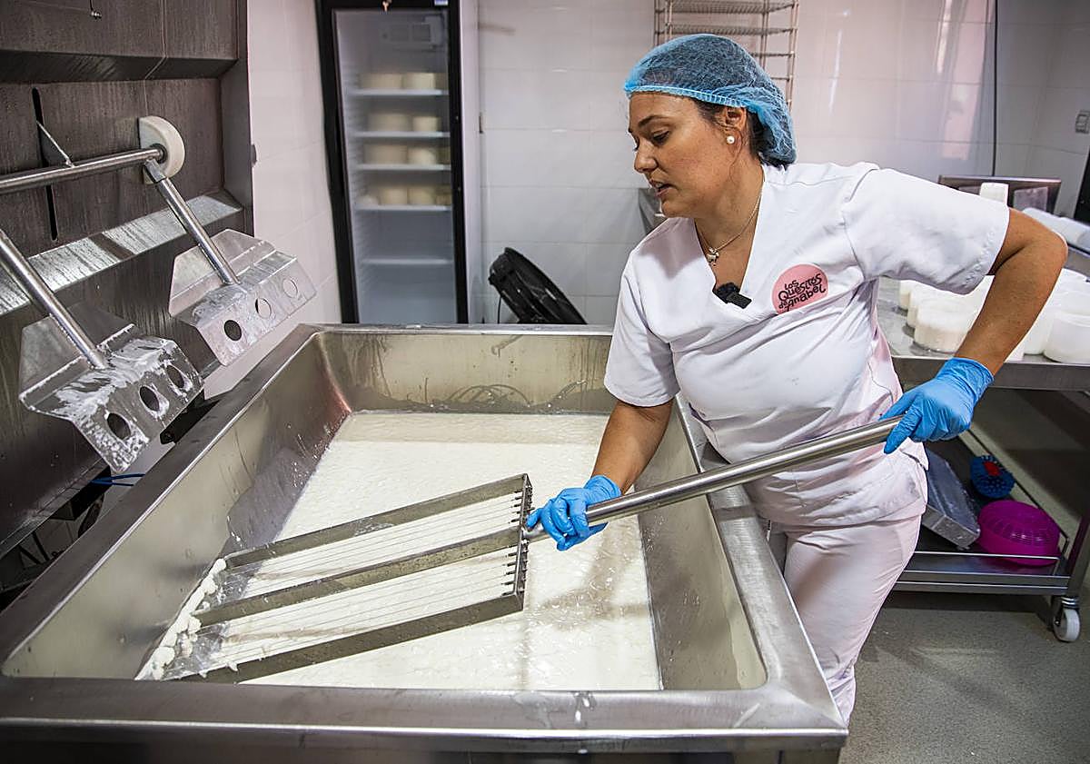 Imagen principal - Proceso de elaboración del queso. / Arcadio Suárez