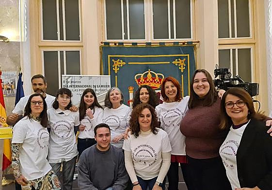 La representación de ambos centros, en Madrid, minutos antes de recoger los premios.