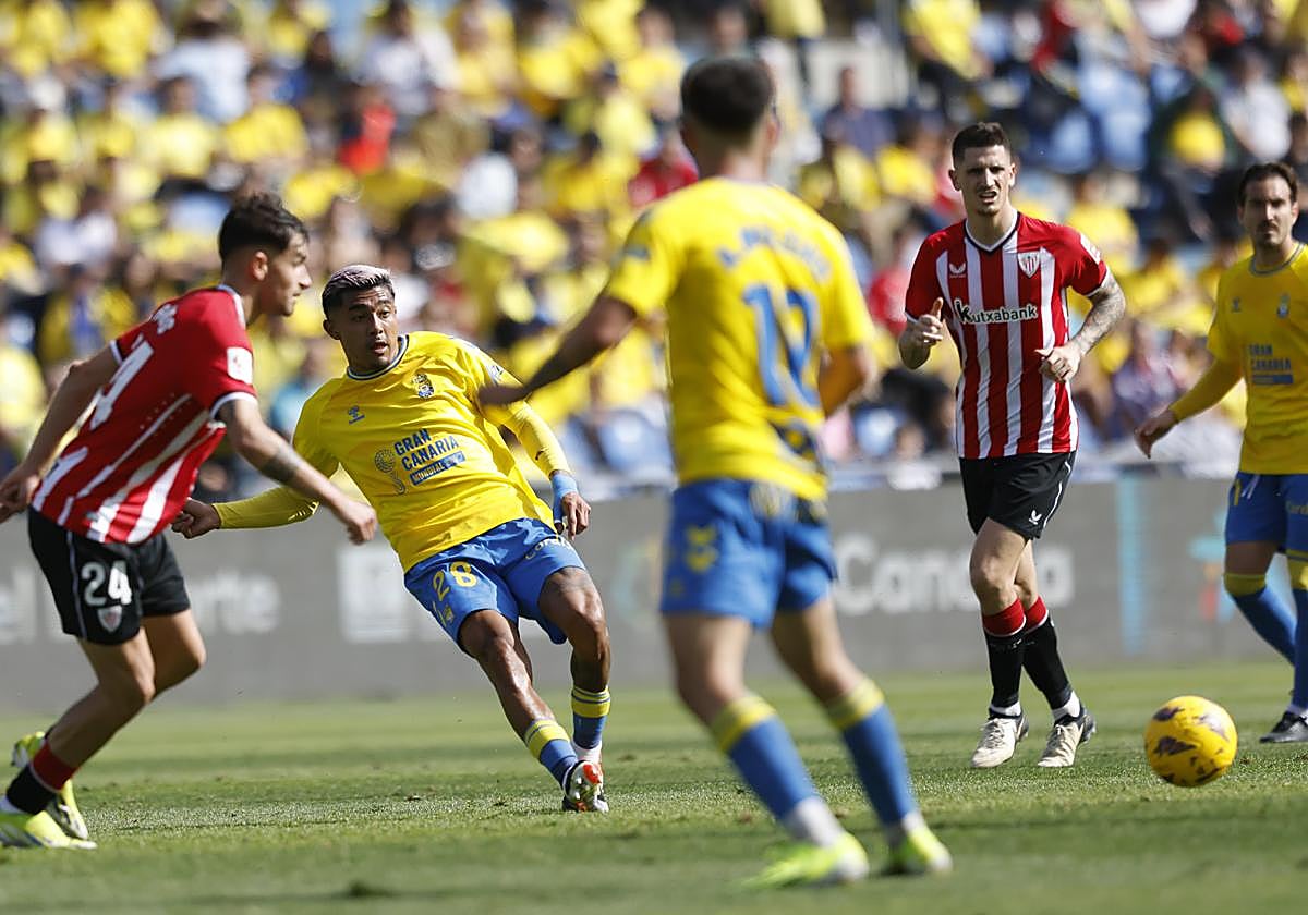 Julián Araujo, durante una acción del partido frente al Athletic el pasado domingo.