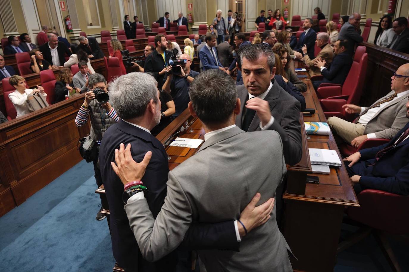 El debate del estado de la nacionalidad canaria, en imágenes