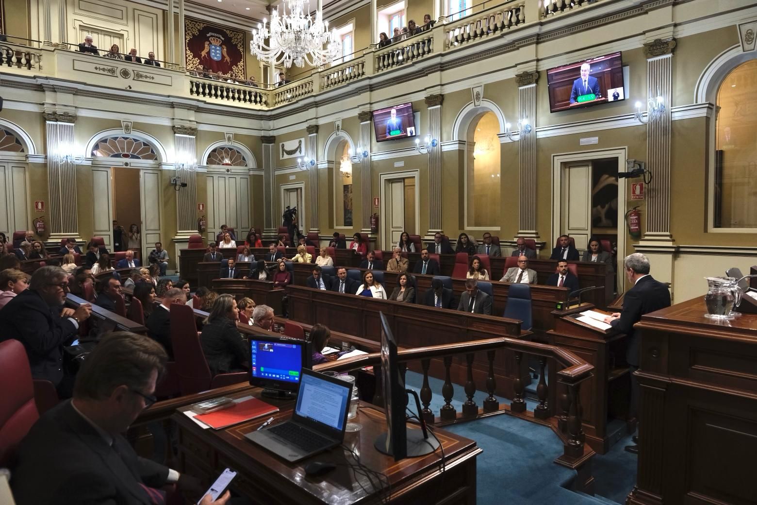 El debate del estado de la nacionalidad canaria, en imágenes