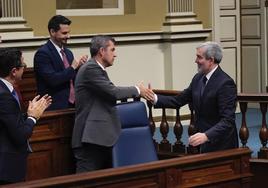 Manuel Domínguez (PP) y Fernando Clavijo (CC) en uno de los momentos del debate del estado de la nacionalidad canaria.