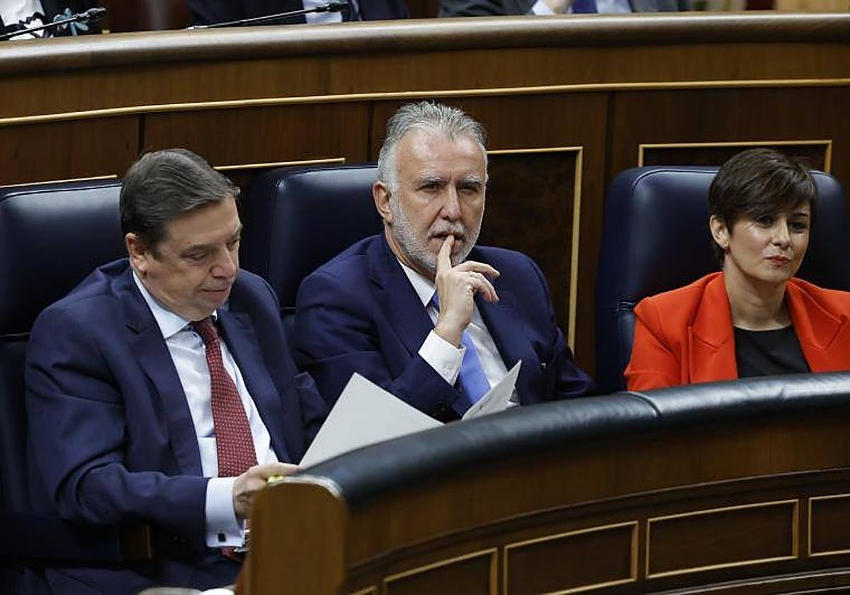 El ministro de Política Territorial, Ángel Víctor Torres, ese miércoles en el pleno del Congreso.