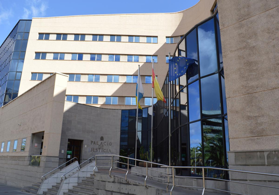 Fachada del Palacio de Justicia de Santa Cruz de Tenerife.