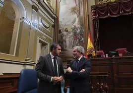 Manuel Domínguez y Fernando Clavijo, ayer en el arranque del debate.