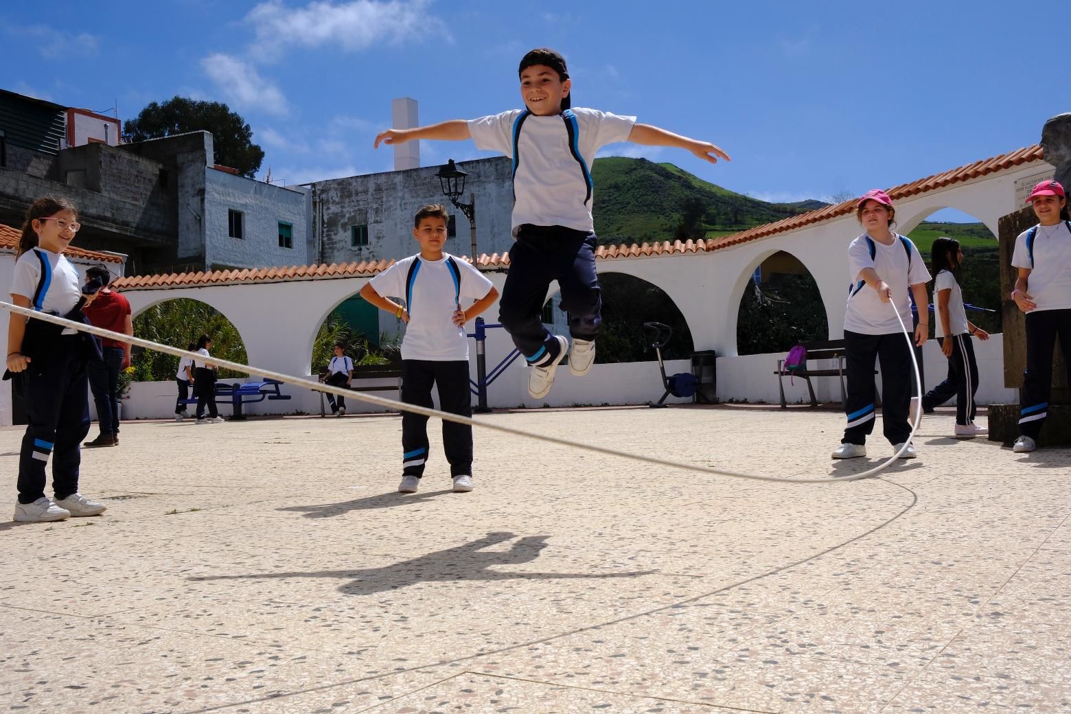 Más de 300 estudiantes conocen la vida rural